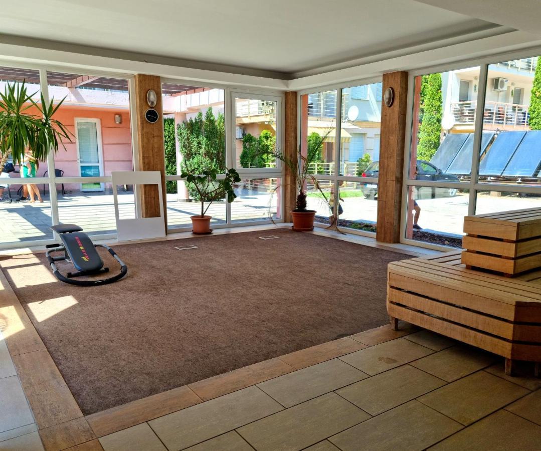 Relax Wellness Studio Hajduszoboszloアパートメント エクステリア 写真