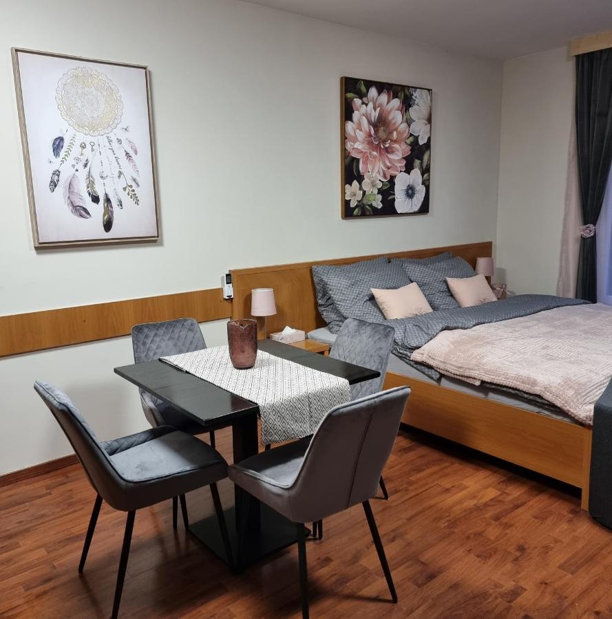 Relax Wellness Studio Hajduszoboszloアパートメント エクステリア 写真