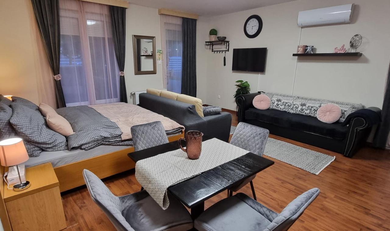 Relax Wellness Studio Hajduszoboszloアパートメント エクステリア 写真